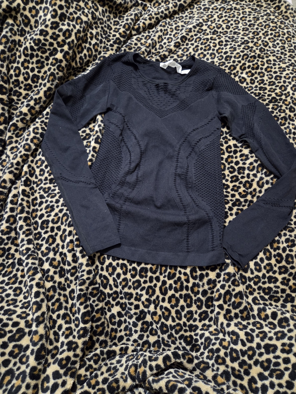 Alo Yoga Lark Long Sleeve Lazer Cut Mesh Top Black Size M